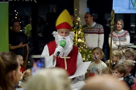 Der Nikolaus bei der VKB-Kinderweihnachtsfeier